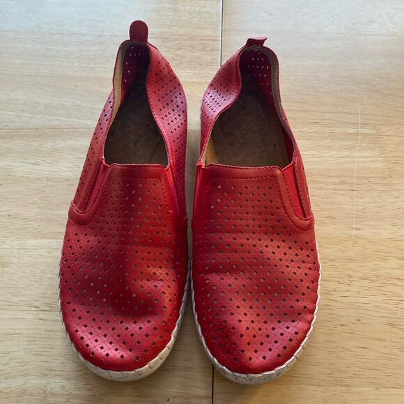Perforated slip on sneakers - Picture 1 of 4